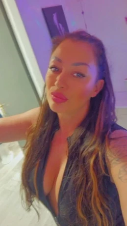 Curvy Sunny — 3 / 17