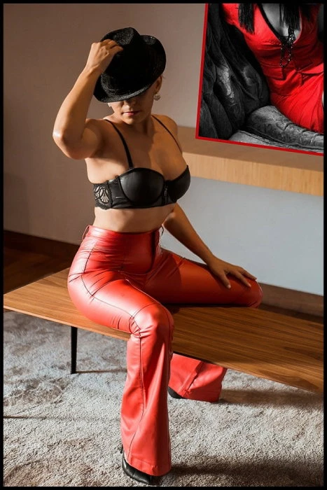 Ladyred — 2 / 9