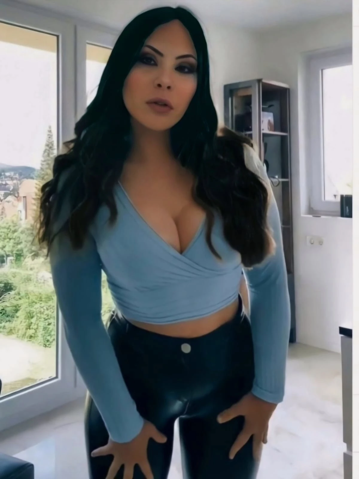 SluttyLisa — 2 / 4