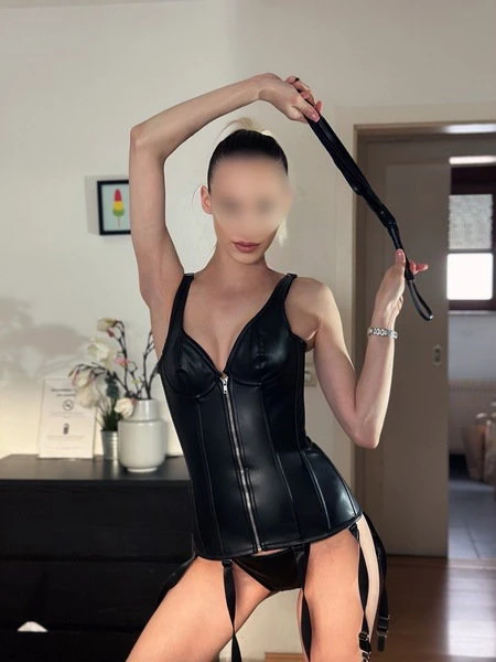 Emily — 4 / 10