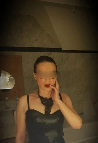 Deutsche Milf Annett Nur Fur Kurze Zeit — 1 / 13