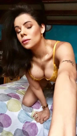 Camila — 1 / 4