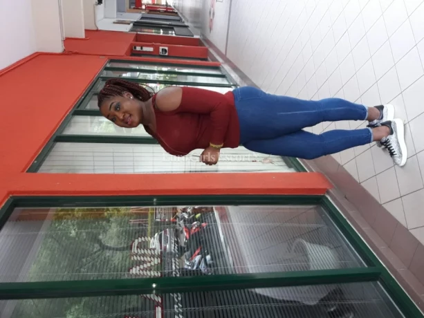 Pretty Tina — 3 / 5