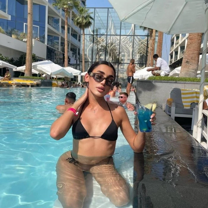 Ladyboy Leya — 4 / 12