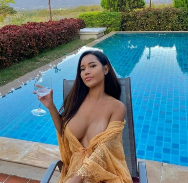 Vladana, Escort, Milan