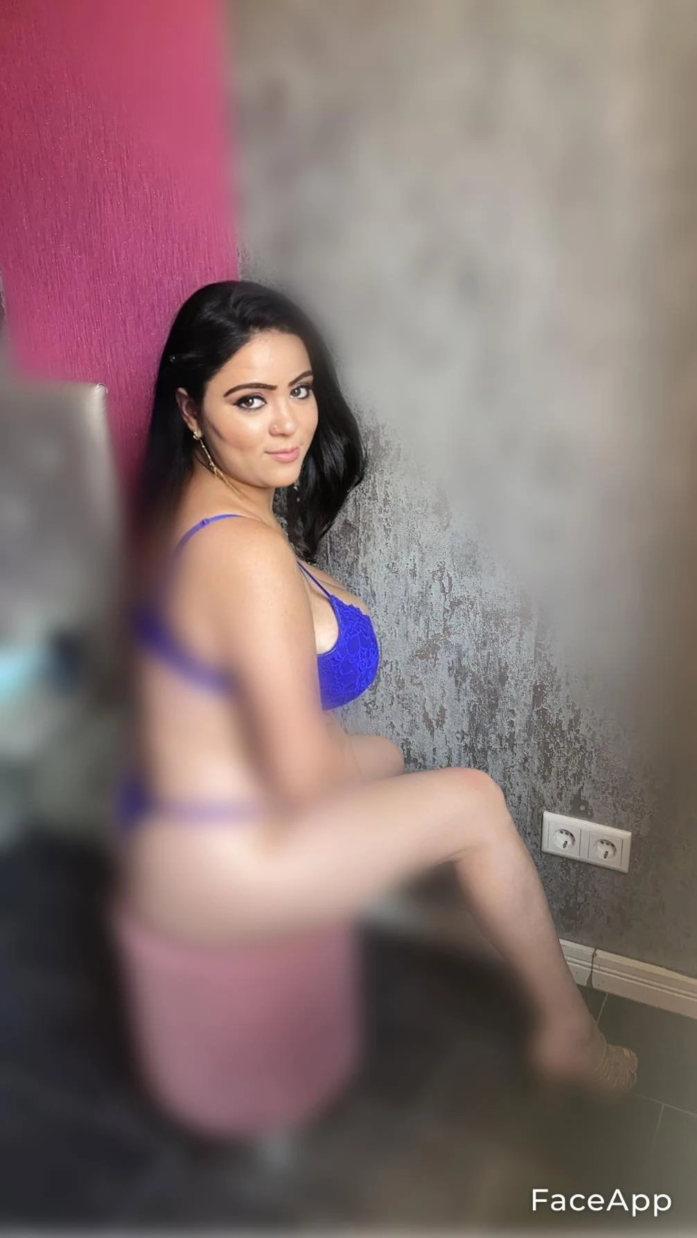 Elena 01 — 2 / 5