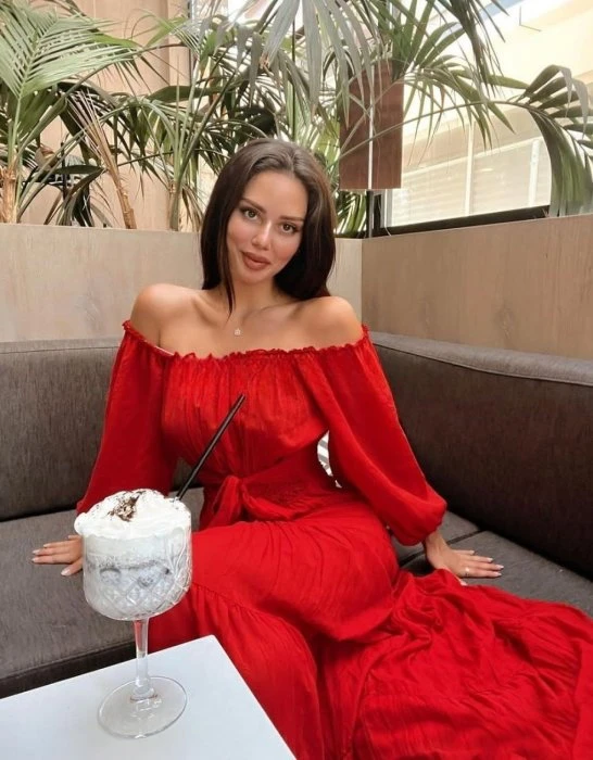 Melzina, Escort, Paris