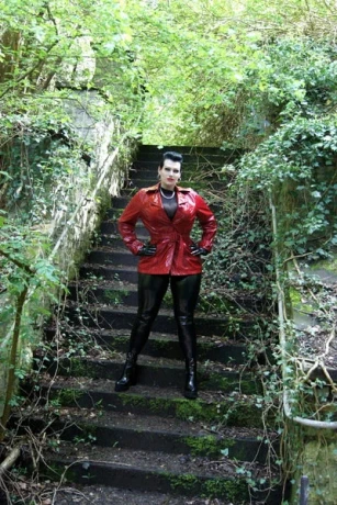 Queen Mona Fr Dr Mona — 3 / 14