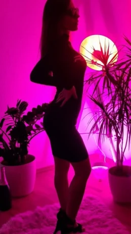 Maya Elise — 4 / 10