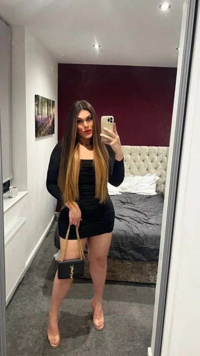 Agatha Moreira — 2 / 14