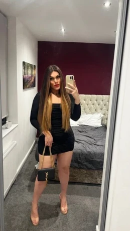 Agatha Moreira — 2 / 14