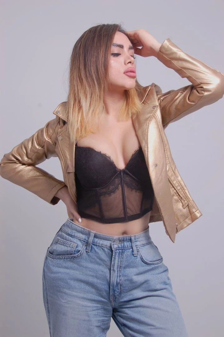 Desiree — 2 / 12
