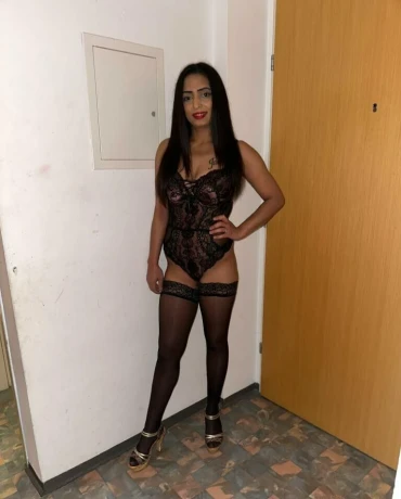 Selinaanalfull — 22 / 25