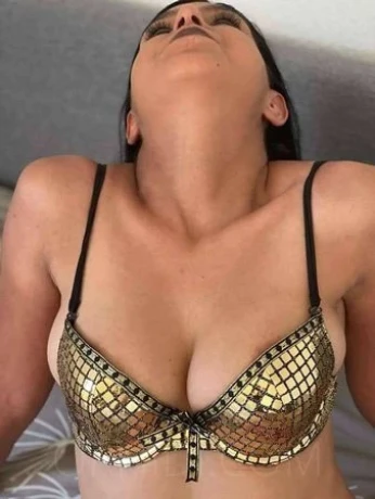 Anna - Erstes Mal in der Stadt! — 1 / 3