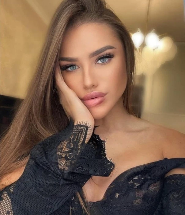 Izabella — 3 / 4