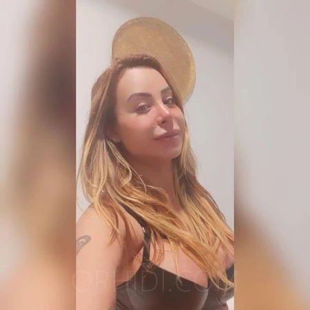 TS Thais Anderson aus Brasilien — 9 / 18
