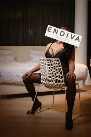 Monique Endiva Escort — 1 / 3