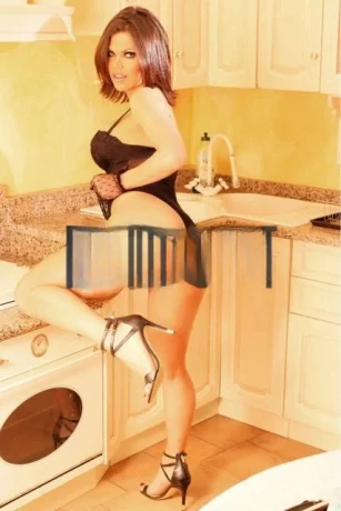 Danielly Colucci — 9 / 12