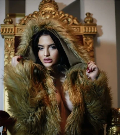 Stephanie — 2 / 11