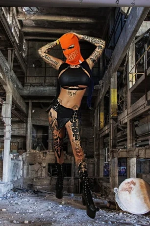 FETISCH-GÖTTIN XENA — 17 / 24