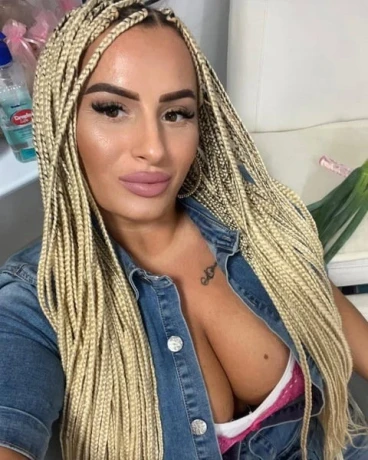 Viviana Im Studio Royal — 4 / 5