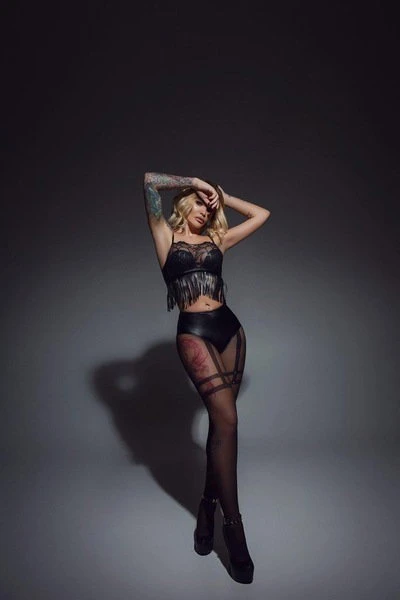 Tamara In Der Villa 73 — 11 / 17