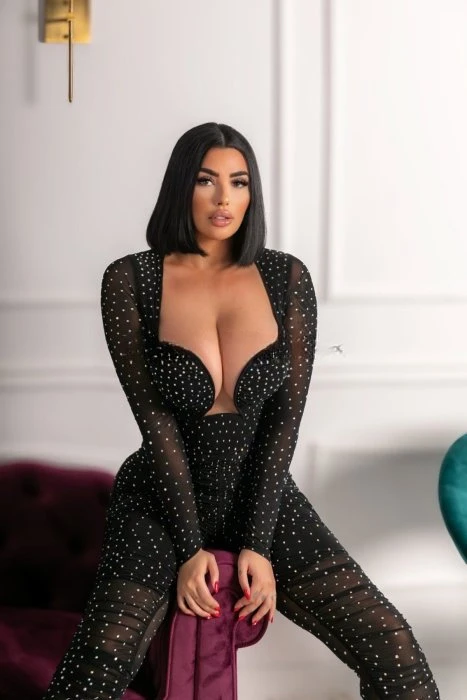 Monica — 6 / 9