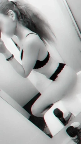 TANIA — 2 / 3