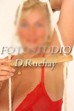 Lena Mit Grossen Brusten Und Erfahrung — 4 / 5