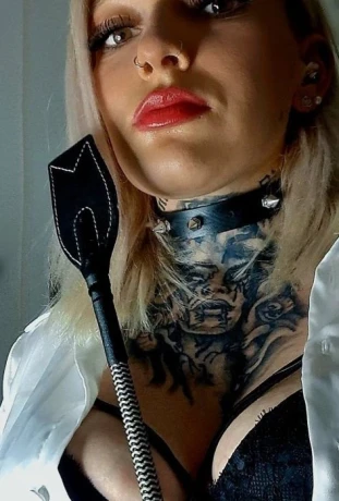 Mistress Queen Lara — 9 / 12