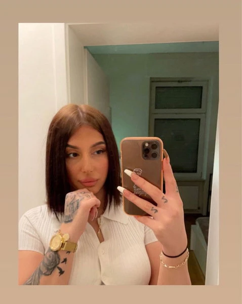 Zoe19 — 4 / 9