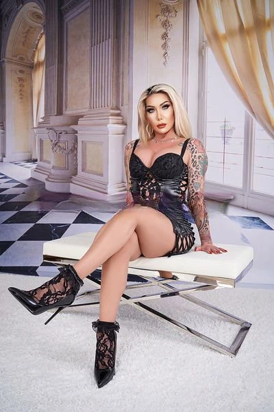 Lady Beatrice — 8 / 12