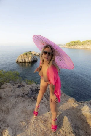 Alejandramallorca — 2 / 3