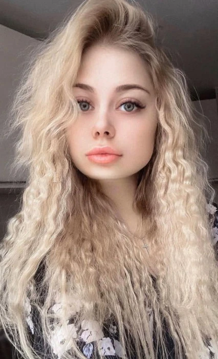 Jenia — 2 / 5