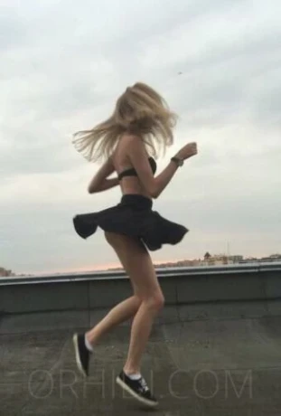 Kayley — 1 / 3