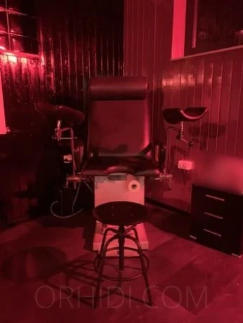 Lady Laura — 11 / 12