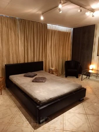 Massage Lounge — 4 / 5