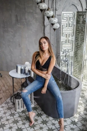 Jeniffer — 2 / 4