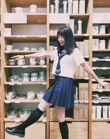 Lucia aus Japan mit AV — 2 / 3