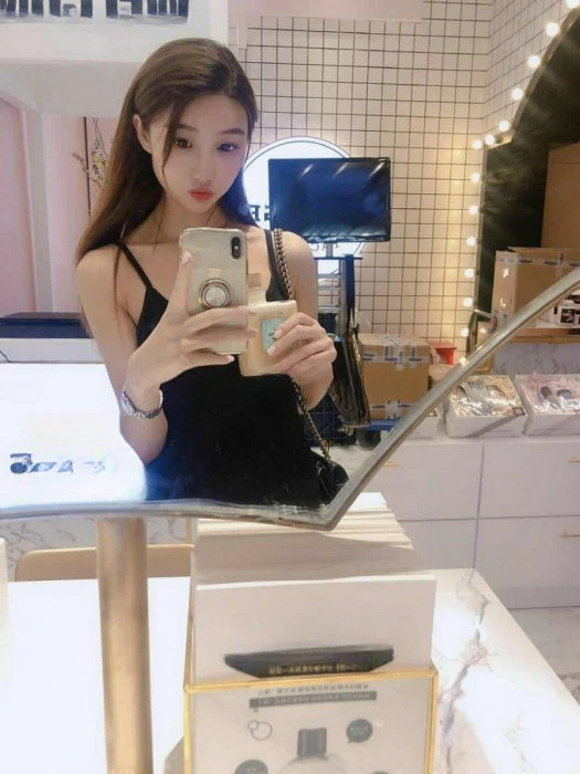 Amanda — 2 / 3