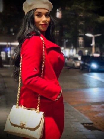 Isabella Amira — 5 / 9