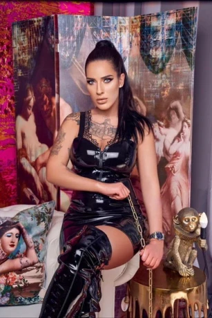 Lady Vivien Violet — 3 / 8