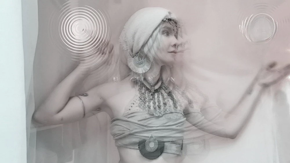 Alien Priestess — 7 / 11
