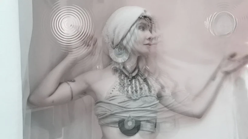 Alien Priestess — 7 / 11