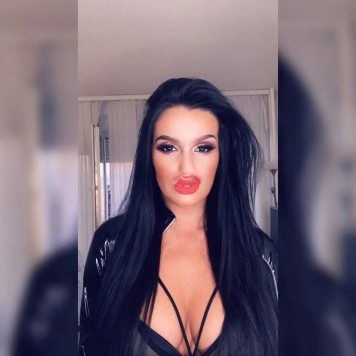 Jasmine Grant — 2 / 4