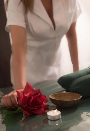 Angela Verfuehrerische Erotik Masseurin — 1 / 5