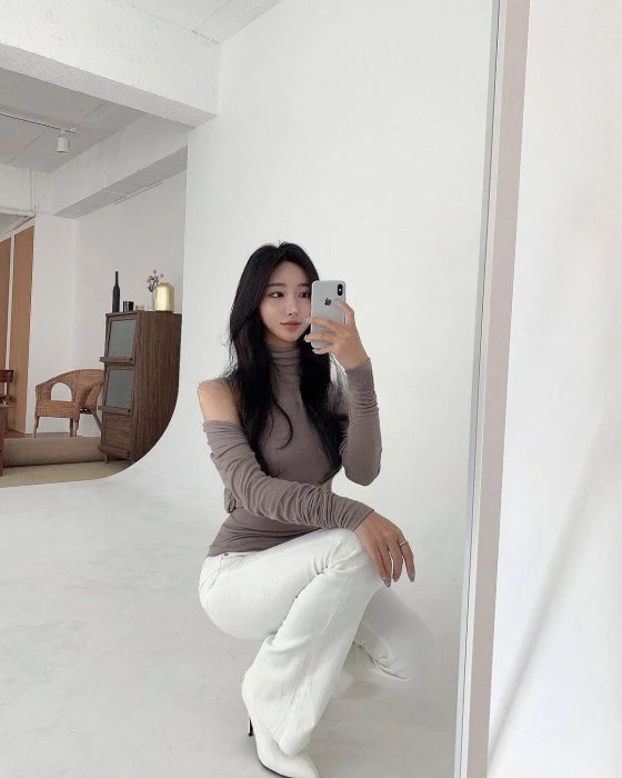 Luna — 2 / 4