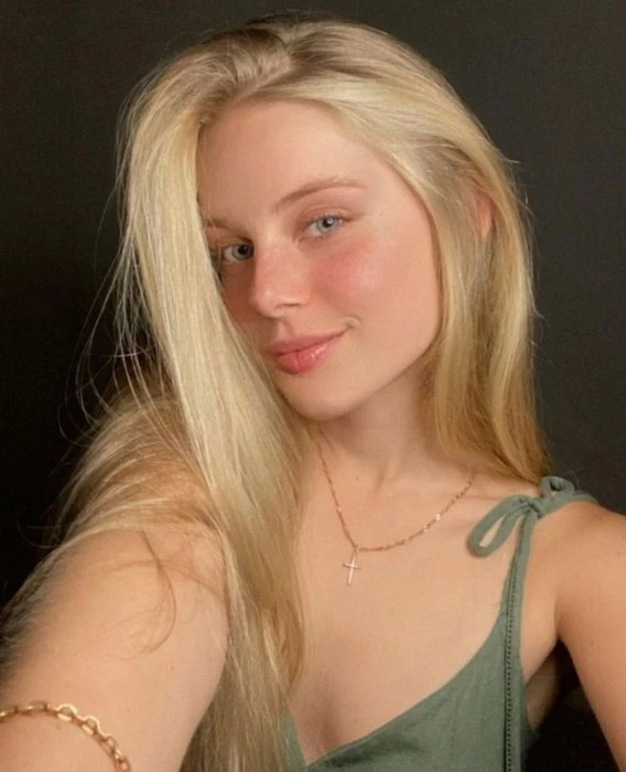 Elvie, Escort, Paris