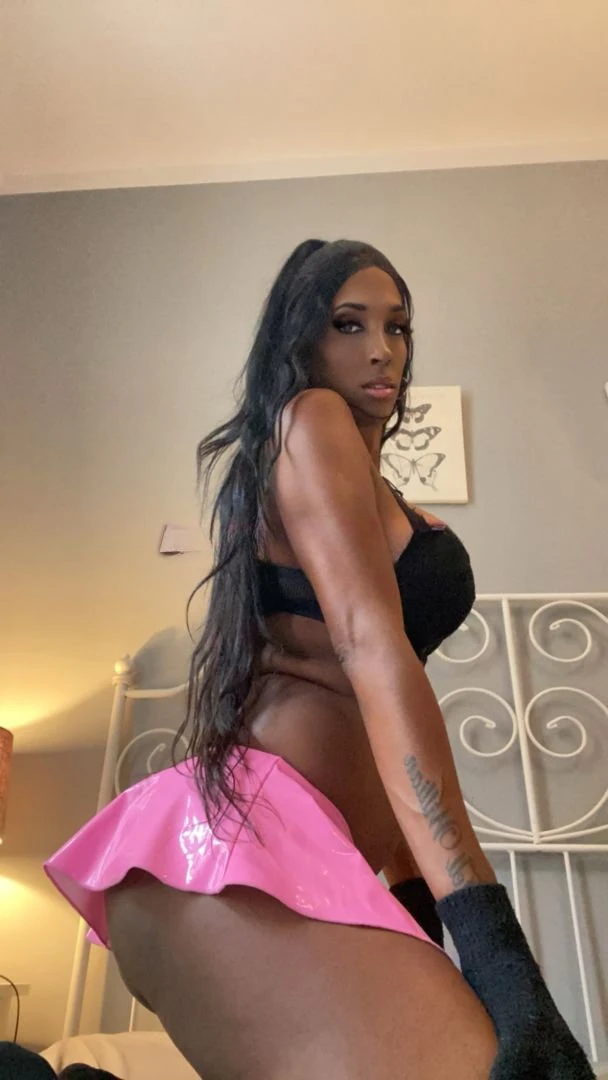 Miranda Nicol — 11 / 12