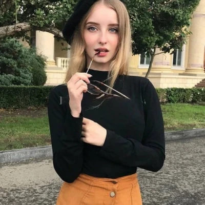 Sono, Escort, Paris